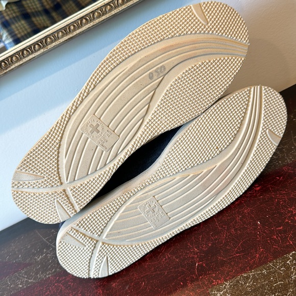 NEW WITH TAGS - Dr Martens Whiton Canvas Indigo 8-hole boots - amazing boots - Picture 10 of 14